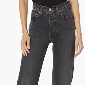 Levi’s Straight-Leg Jeans – Dark Wash (size 29)